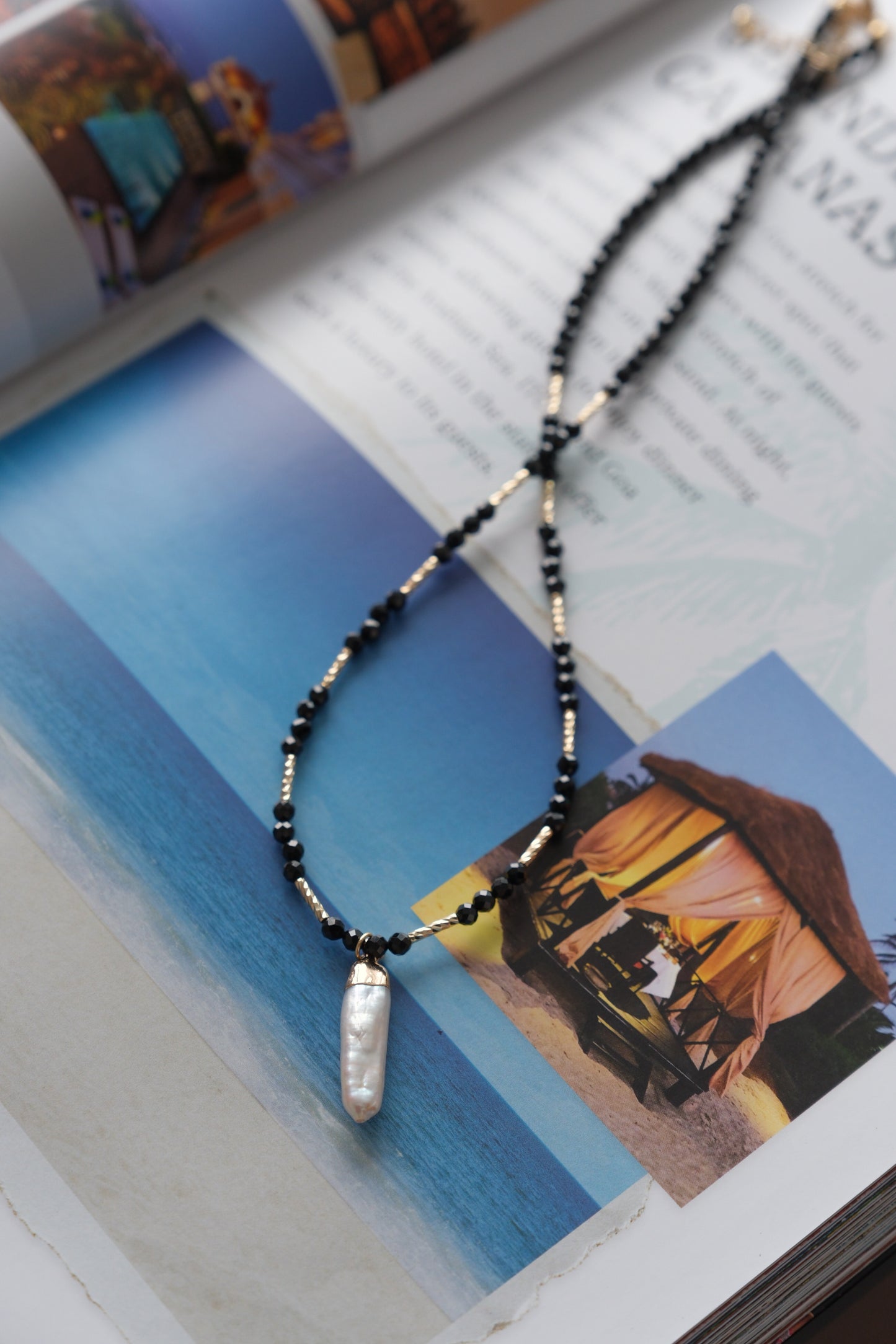 [VOYAGE] Black Faceted Spinel Bead Necklace with Natural Freshwater Baroque Pearl